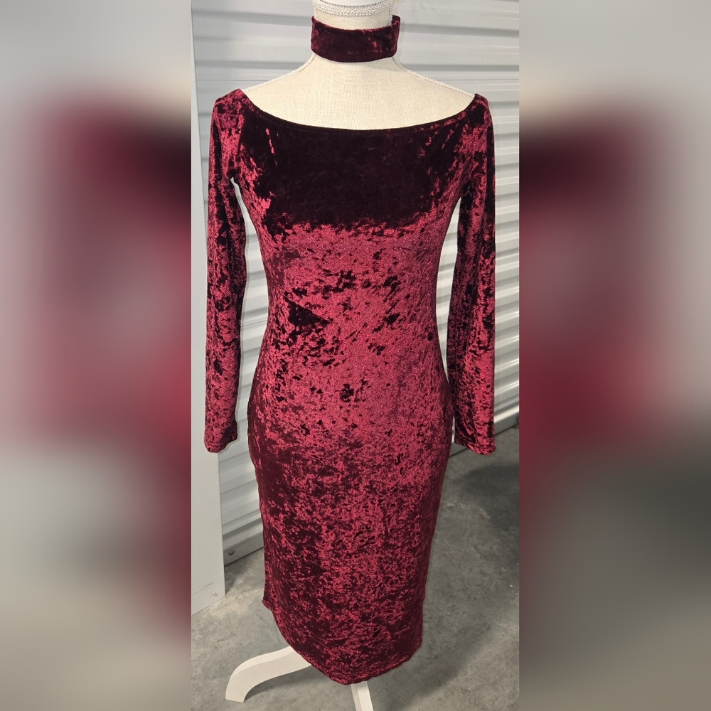 Elegant Velvet Red Dress - L